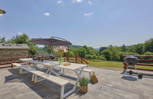 Harre House | Magnificent luxury group home with huge garden