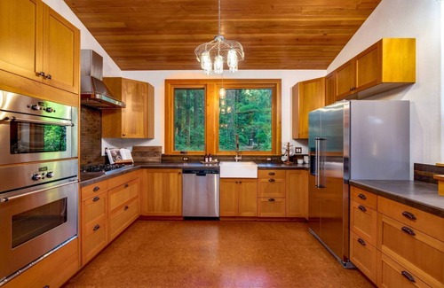 Rhododendron House | Magnificent Mountain Cabin on 5 Acres Next to Creek, Picturesque Outdoor Space, Hot Tub, Ping Pong