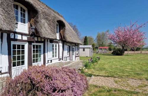 Canouville House | Magnificent Normandy Chaumière close to the sea.