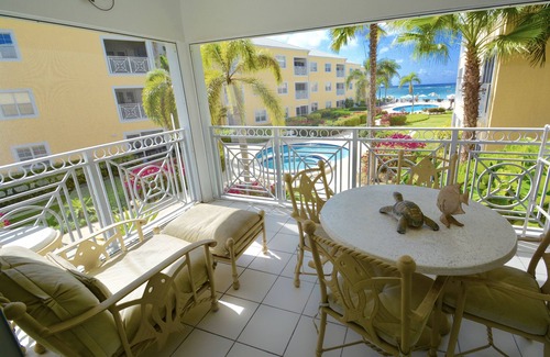 Seven Mile Beach Condo | Magnificent Ocean Views in the Heart of 7 Mile Beach ! Fully Stocked !