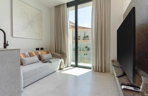 La Merced Apartment | Magnificent Renovated 2BD 2BTH Duplex with Terrace - City Centre