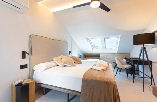 La Merced Apartment | Magnificent Renovated 2BD 2BTH Duplex with Terrace - City Centre