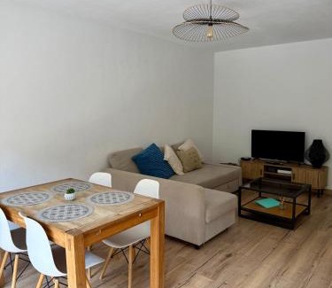 Ventabrun Apartment | Magnificent renovated apartment, 2 rooms of 45 m2, close tothe sea, top floor, terrace
