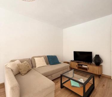 Ventabrun Apartment | Magnificent renovated apartment, 2 rooms of 45 m2, close tothe sea, top floor, terrace