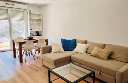 Ventabrun Apartment | Magnificent renovated apartment, 2 rooms of 45 m2, close tothe sea, top floor, terrace
