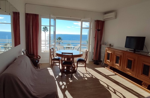 Juan-les-Pins Apartment | Magnificent sea view Comfort. Conditioning. 50 m from the beach. Wifi and Freebox