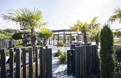 Henansal House | Magnificent stone house with swimming pool