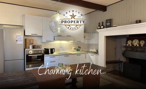 Morbio Inferiore House | Magnificent SUNSTONE HOUSE, private parking, BBQ area, kids toys, near Como lake I Villa dei Leoni