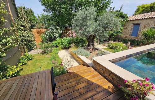 Gignac House | Magnificent town house with swimming pool.