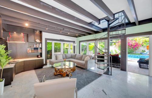 Coral Way House | Magnificent Tropical Pool Home Miami SouthBrickell