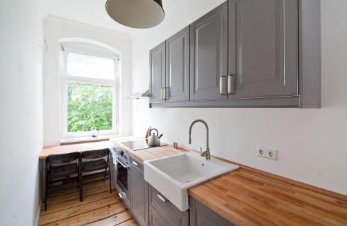 Mitte Apartment | Magnificent turn of century flat (legal)