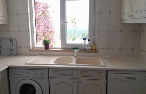 Silves House | Magnificent views all the way to the sea, in the heart of nature, great privacy