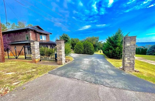 Dandridge House | Magnificent views from “Dolly’s Room”