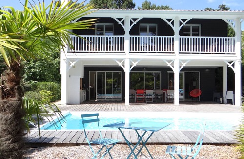 L'Herbe Villa | Magnificent villa with air-conditioned rooms and heated swimming pool