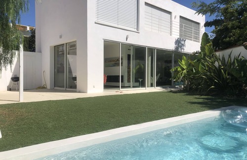 8th Arrondissement House | Magnificent villa 2 steps from the sea