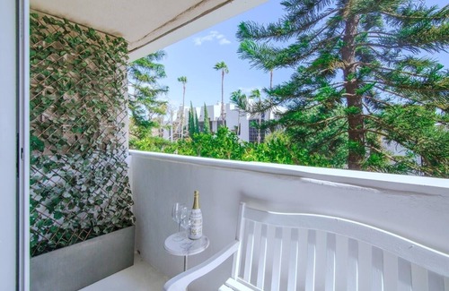 Sawtelle Condo | Magnificent Villa Blanca in the heart of Brentwood