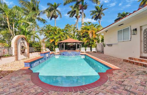 South Lake Villa | Magnificent Villa by Lake near Hollywood Beach