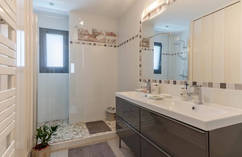 Le Bouscat Villa | MAGNIFICENT VILLA WITH SWIMMING POOL AT THE FOOT OF THE TRAM