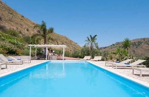 Gratteri Villa | Magnificent villa with swimming pool ideal for a holiday in a charming nature oasis