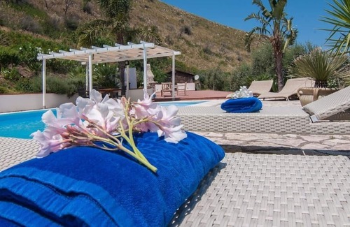 Gratteri Villa | Magnificent villa with swimming pool ideal for a holiday in a charming nature oasis