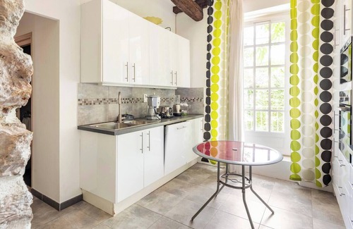 Brignoles Apartment | Magnificent wine estate of 32 hectares.