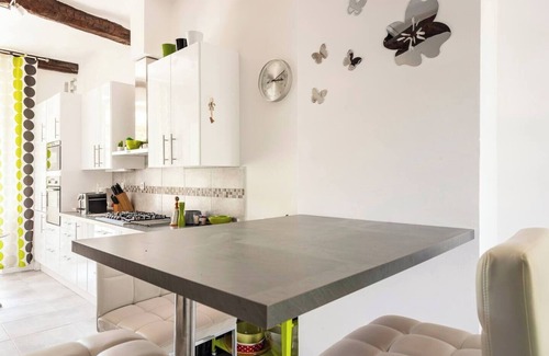 Brignoles Apartment | Magnificent wine estate of 32 hectares.