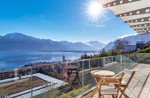 Montreux House | Magnifique 4BR Villa avec Lake View