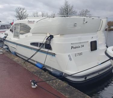 Bazolles Boat Rental | Magnifique bateau au coeur du Nivernais à l'étang de BAYE