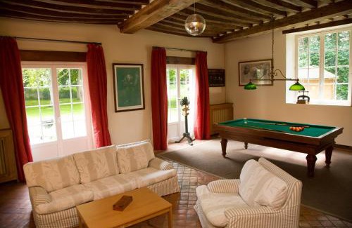 Tilly-sur-Seulles House | Magnifique château rénové proche bourg grand parc belle terrasse billard, ping pong, proche Bayeux et plages du débarquement