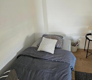 Beauvais Apartment | Magnifique Chambre Triple3