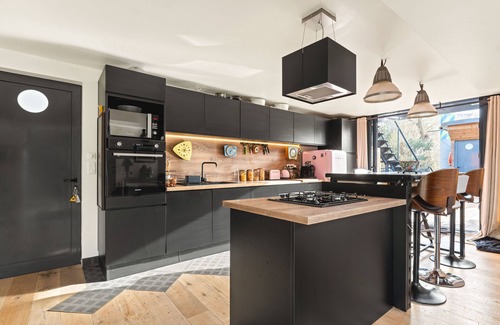 Issy-les-Moulineaux Apartment | Magnifique Péniche sur la Seine aux Porte de Paris