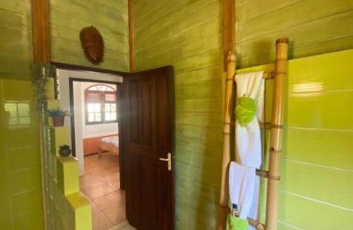 Le Lamentin Villa | Magnifique Lodge en bois avec piscine et jardin de 800 m2