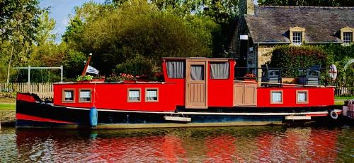 Evran Boat Rental | Magnifique péniche remorqueur à louer