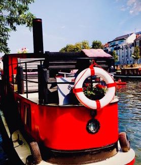 Evran Boat Rental | Magnifique péniche remorqueur à louer