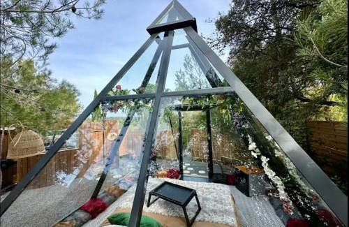 Montarnaud Other | Magnifique Pyramide en Verre