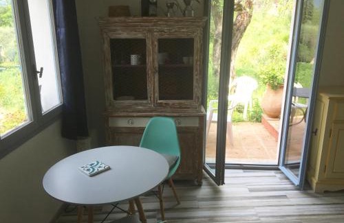 Tourrettes-sur-Loup Apartment | Magnifique studio dans maisonnette