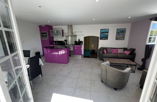 Cavaliere Apartment | Magnifique T3 REZ DE Jardin,standing , Situe Dans Impasse Calme, 300 m MER