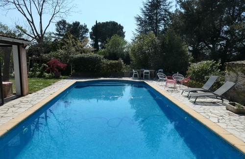 Cabries Villa | Magnifique Villa Avec Piscine sur Terrain Arboré, Idéalement Située en Provence