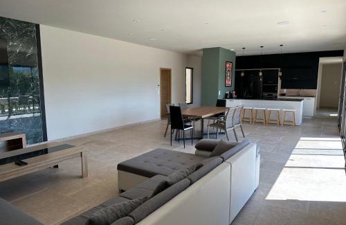 Seguret Villa | Magnifique Villa Neuve avec piscine