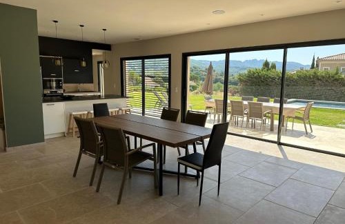Seguret Villa | Magnifique Villa Neuve avec piscine