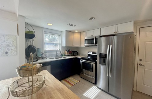 West Ashley House | Magnolia Bungalow - 10 minutes to downtown, 5 minutes to Avondale