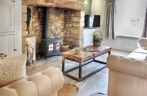 Moreton-in-Marsh Cottage | Magnolia Cottage - Chocolate Box Period Property