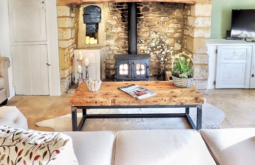 Moreton-in-Marsh Cottage | Magnolia Cottage - Chocolate Box Period Property