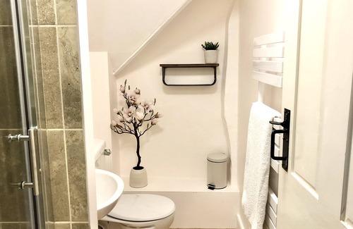 Moreton-in-Marsh Cottage | Magnolia Cottage - Chocolate Box Period Property