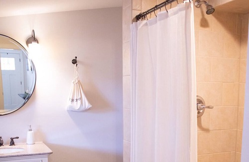 Ocean Springs Apartment | Magnolia Cottage - the perfect Ocean Springs location by restaurants & shopping!
