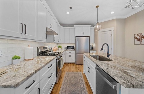 Wilmington House | Magnolia House - Central Downtown