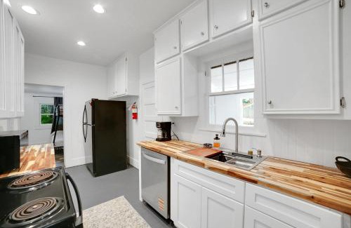 Nacogdoches House | Magnolia House Walk to Festival Park home