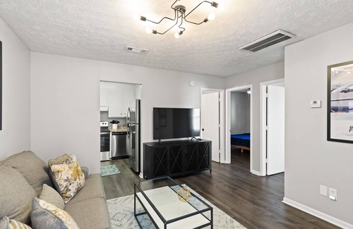 Auburn Apartment | Magnolia Linen Co #8 - DISCOUNTED NO PARKING INCLUDED