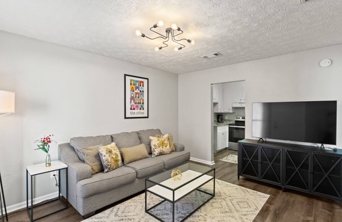 Auburn Apartment | Magnolia Linen Co #8 - DISCOUNTED NO PARKING INCLUDED