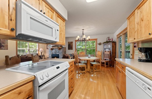 Reeds Spring Cabin | Magnolia Moon 1 Bedroom Cabin by RedAwning